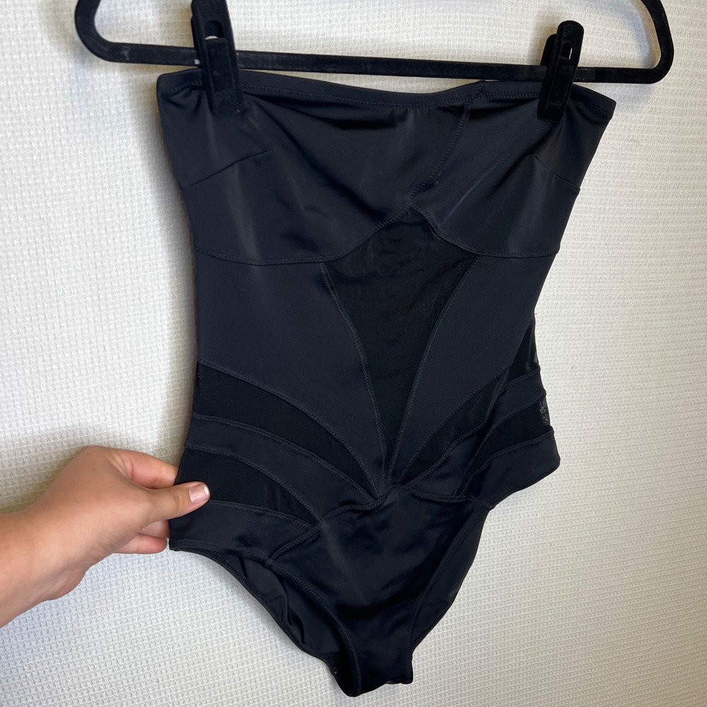 Zeki Black Strapless Mesh Panel One Piece Swimsuit Size 7/8